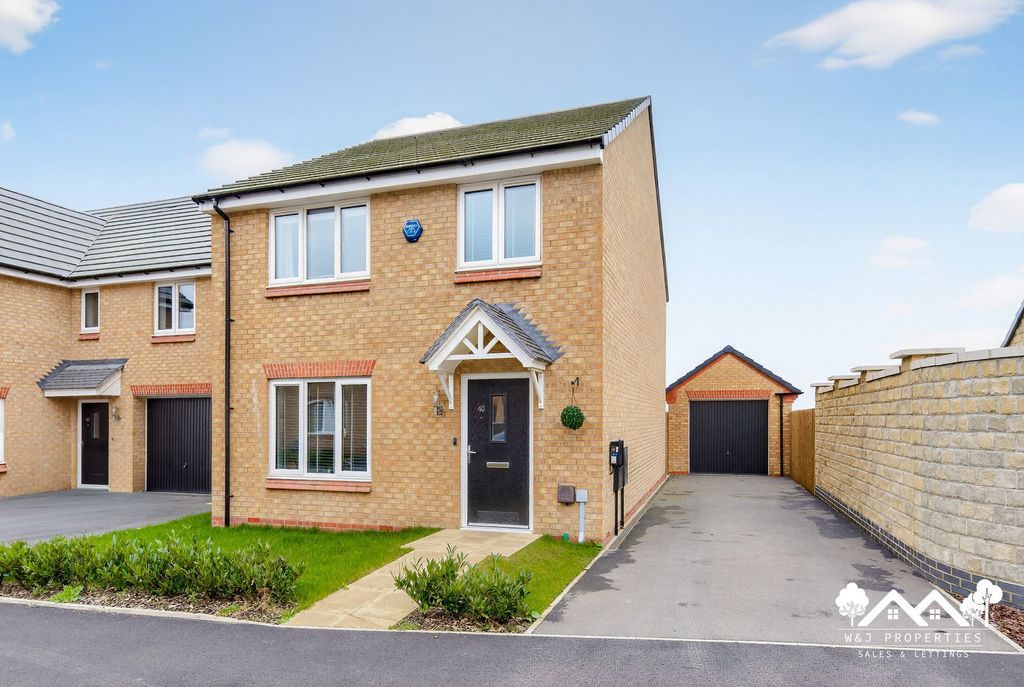Property photo 1 of 37