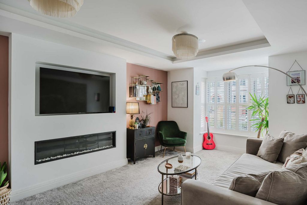 Property photo 2 of 34