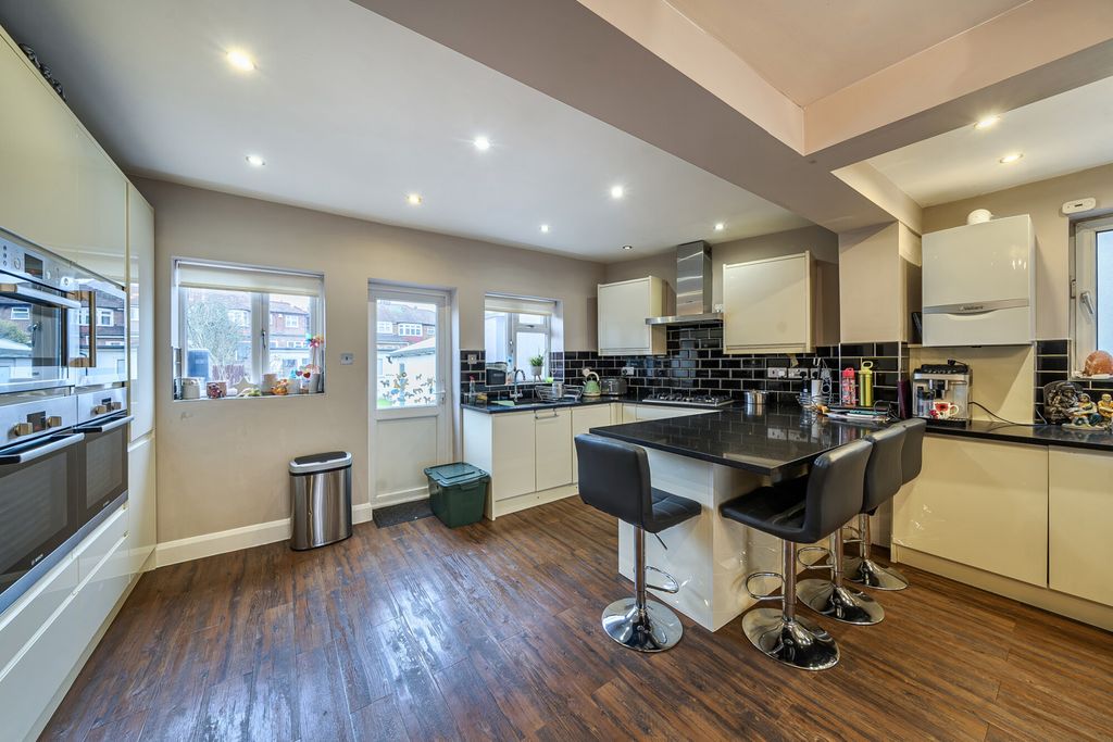 Property photo 2 of 21 1415338-10-69971F...