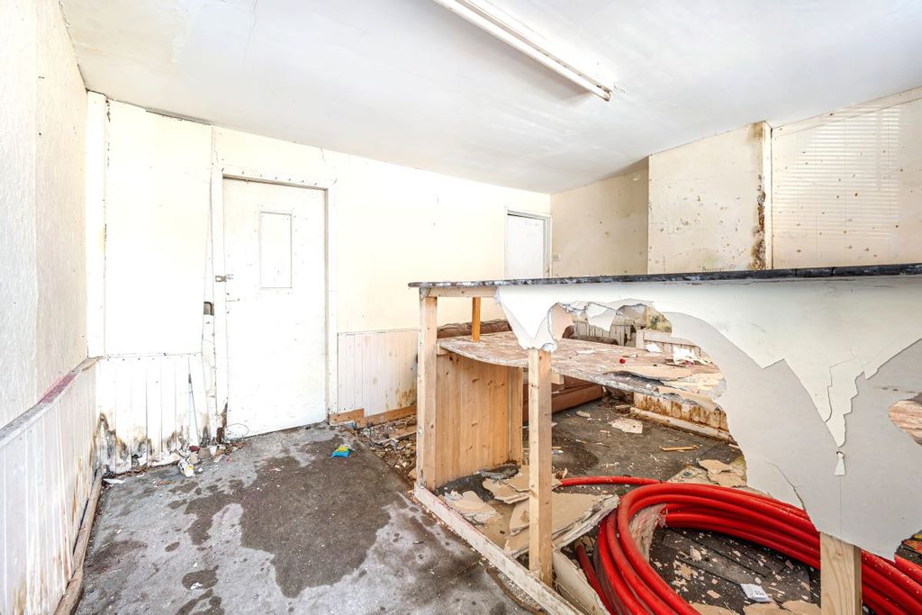 Property photo 3 of 4