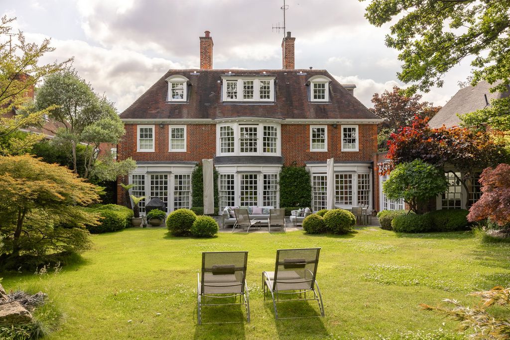 Property photo 1 of 32