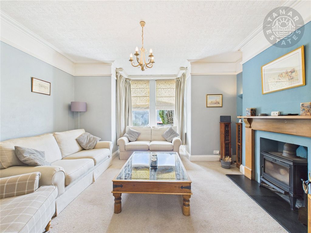 Property photo 2 of 19 Sitting Room