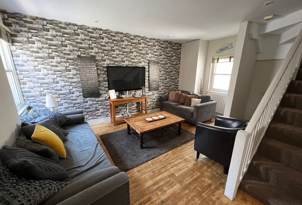 Property photo 2 of 9 Image