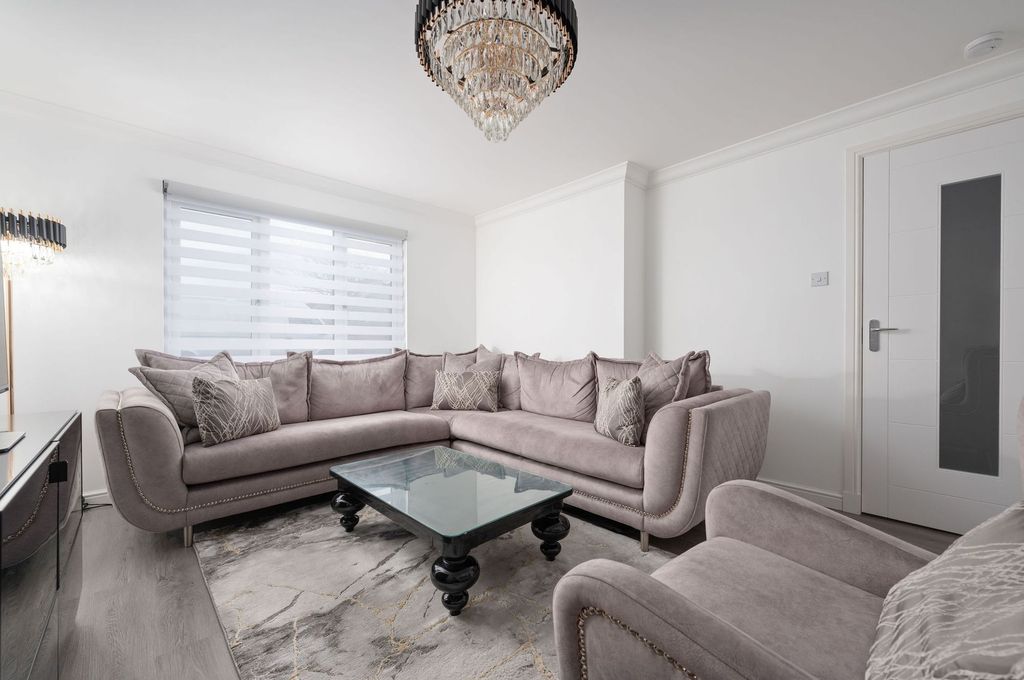 Property photo 2 of 35