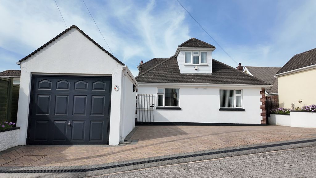 Property photo 1 of 32