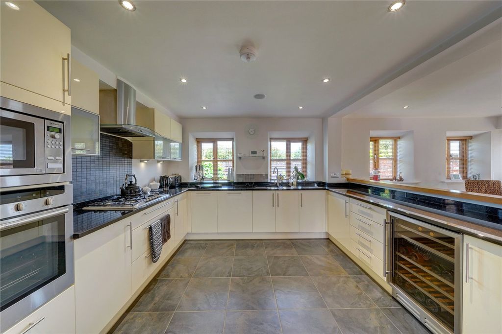 Property photo 2 of 17 Picture No. 09