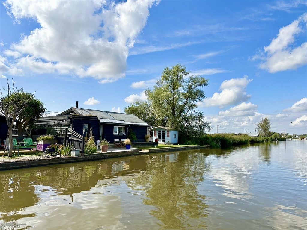 Property photo 1 of 28 River Aspect With No Immediate Neighbour To One Si