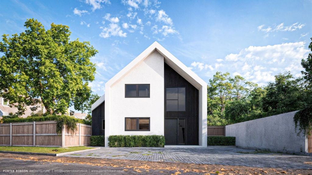 Property photo 1 of 10 A Newly Renovated Detached Family Home In Hill Head