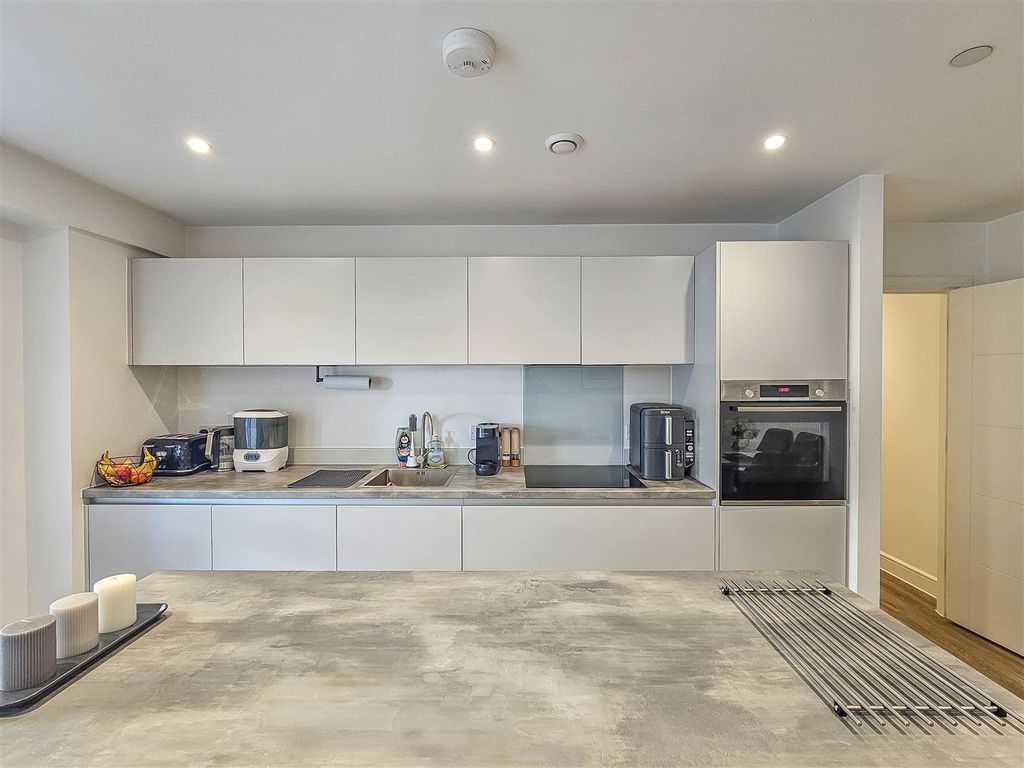 Property photo 3 of 9 2.Jpg