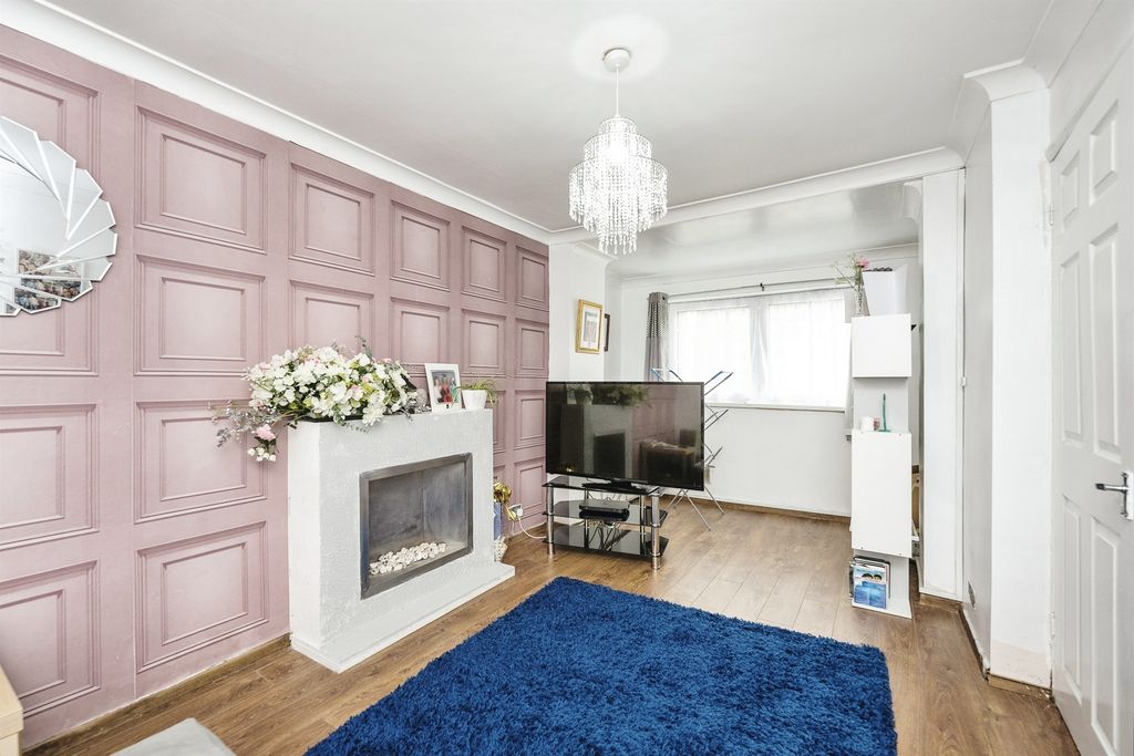 Property photo 3 of 11