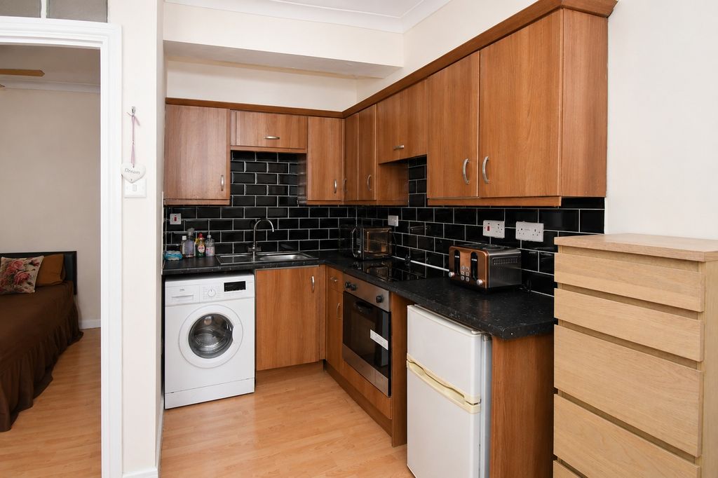 Property photo 3 of 8 5275422