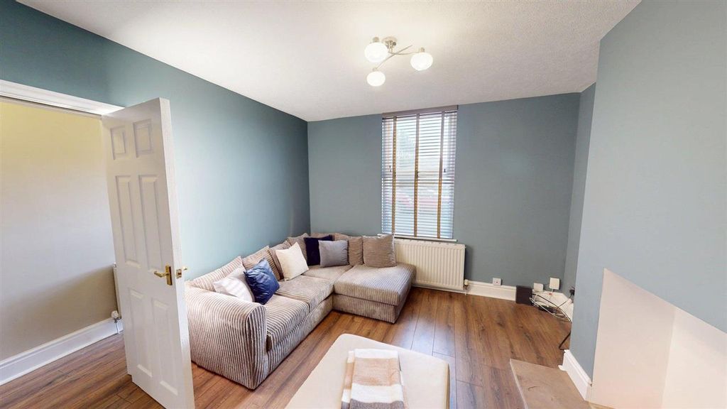 Property photo 2 of 12 Lounge