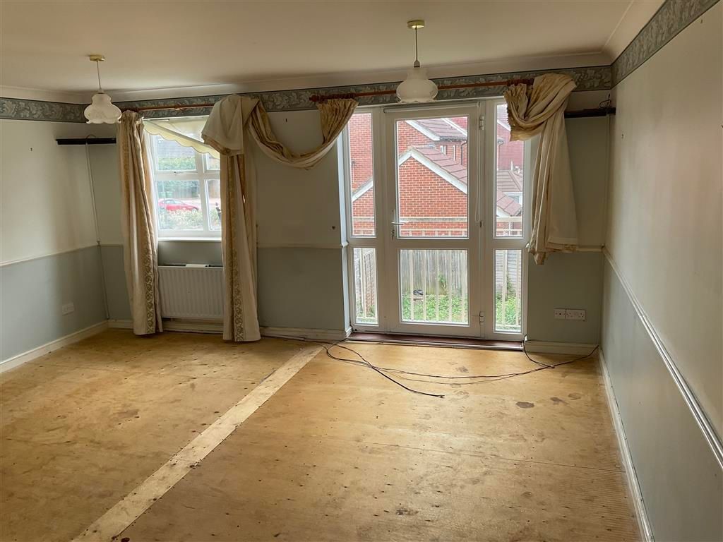 Property photo 3 of 9 Lounge