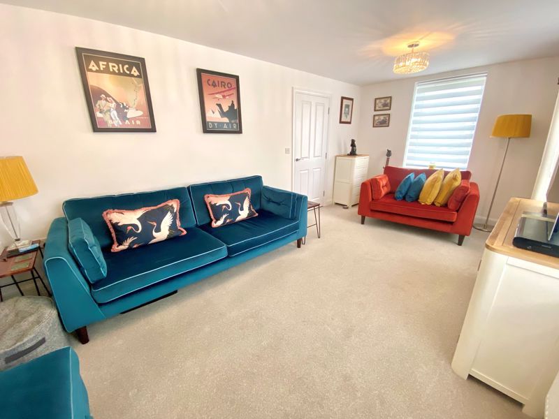 Property photo 3 of 20 Lounge