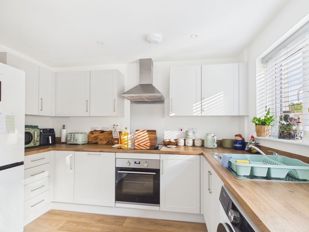 Property photo 2 of 14 Kitchen