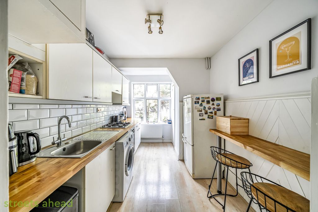Property photo 2 of 15 3A982B6F-91F9-4A6...