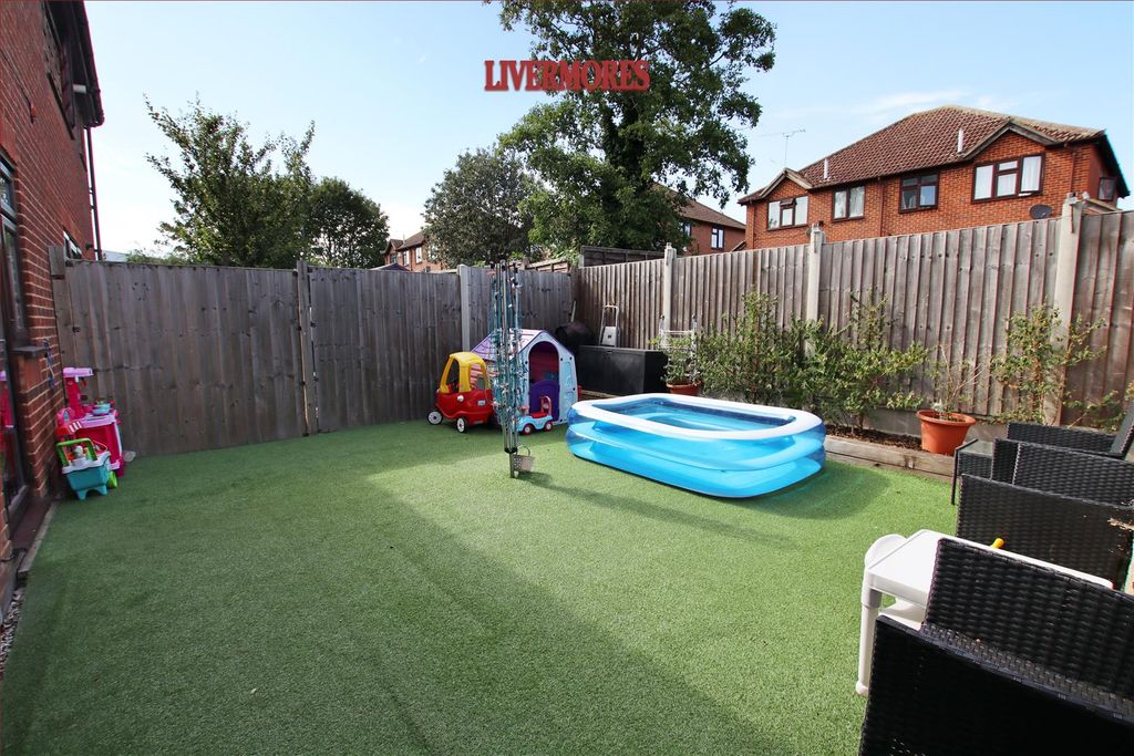 Property photo 2 of 10 Garden.Jpg
