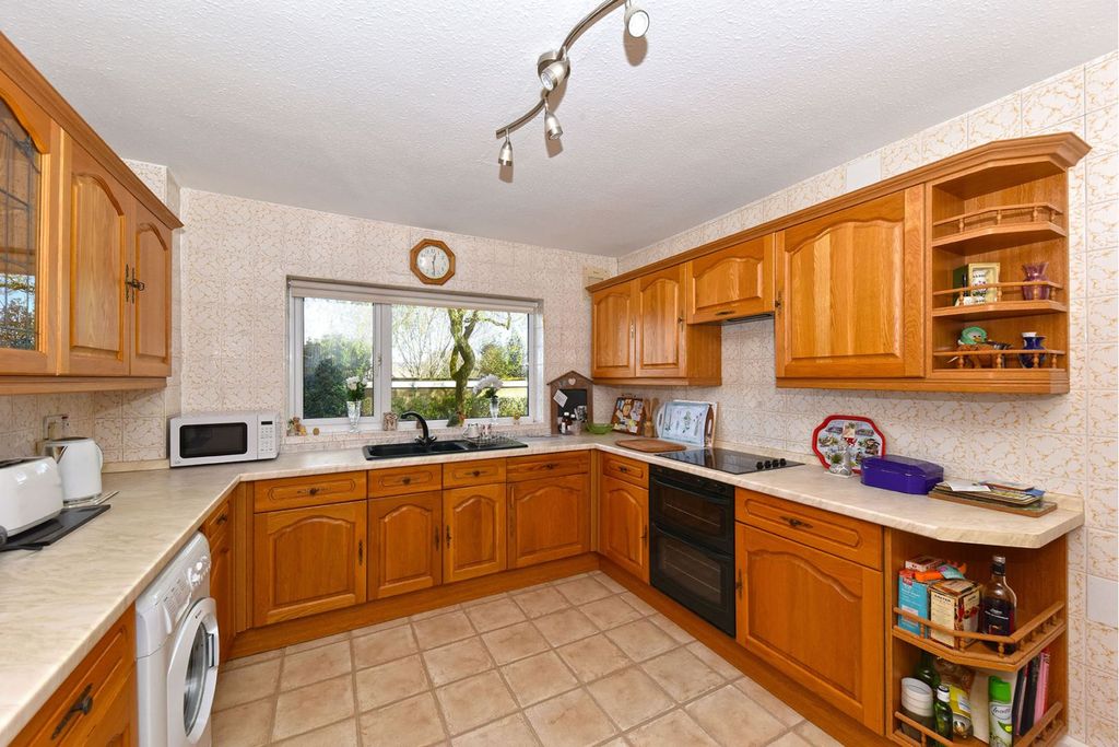 Additional image 9 of 2 bed flat for saleBollinbrook Road, Macclesfield SK10