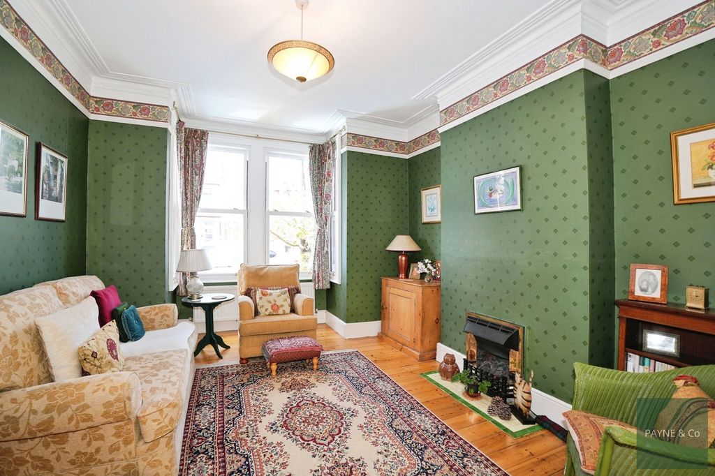 Property photo 2 of 17