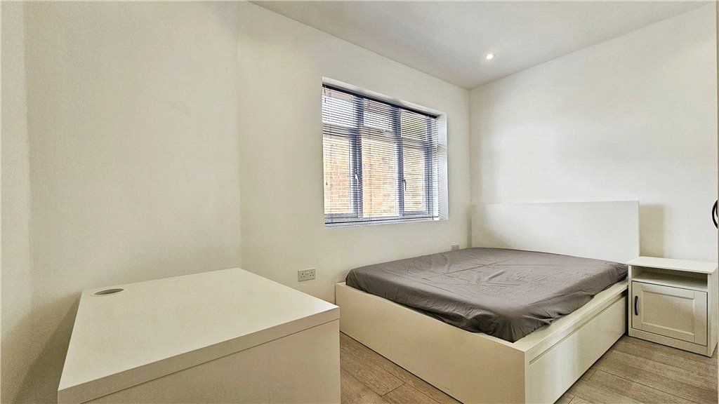 Property photo 1 of 7 Room