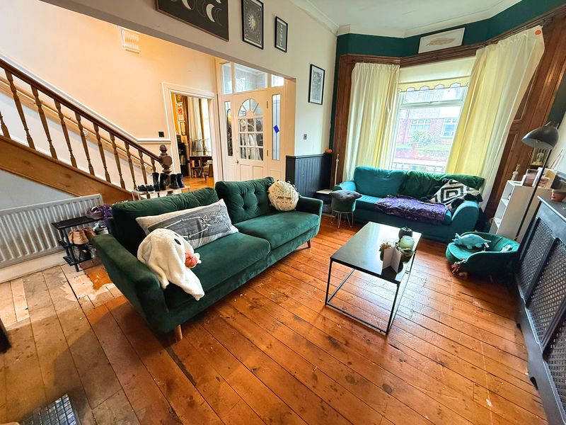 Property photo 2 of 16 Lounge