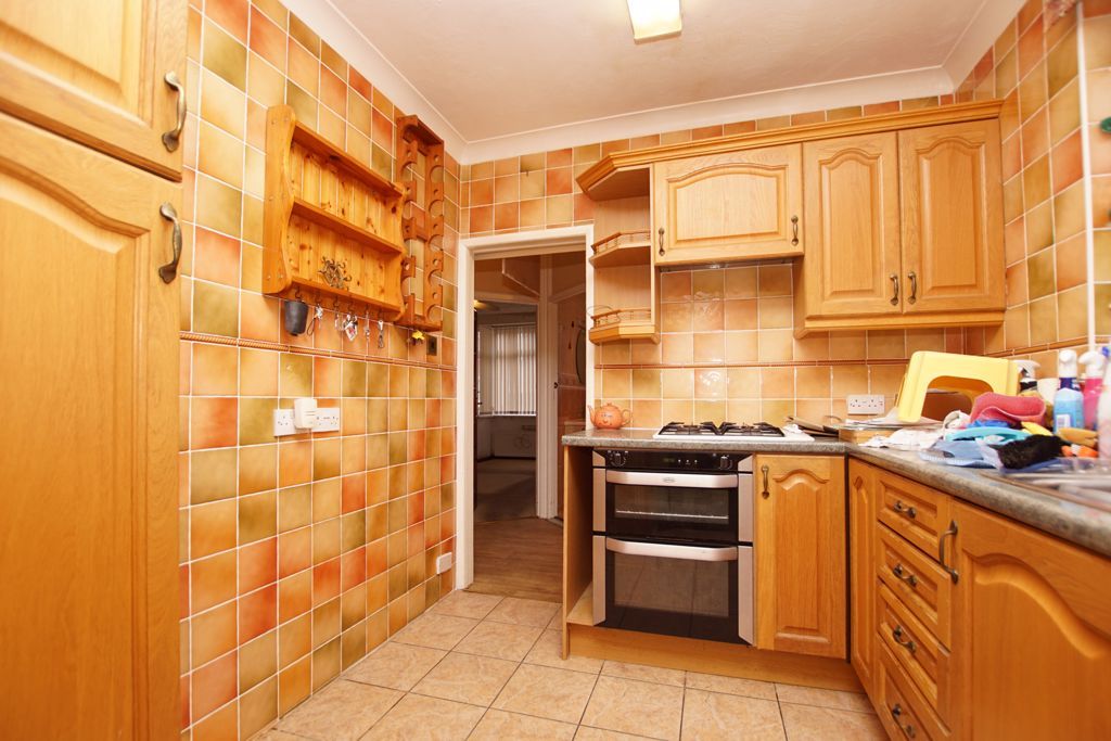 Property photo 3 of 11 Kitchen