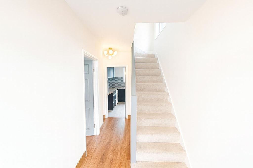 Property photo 2 of 16 Hallway
