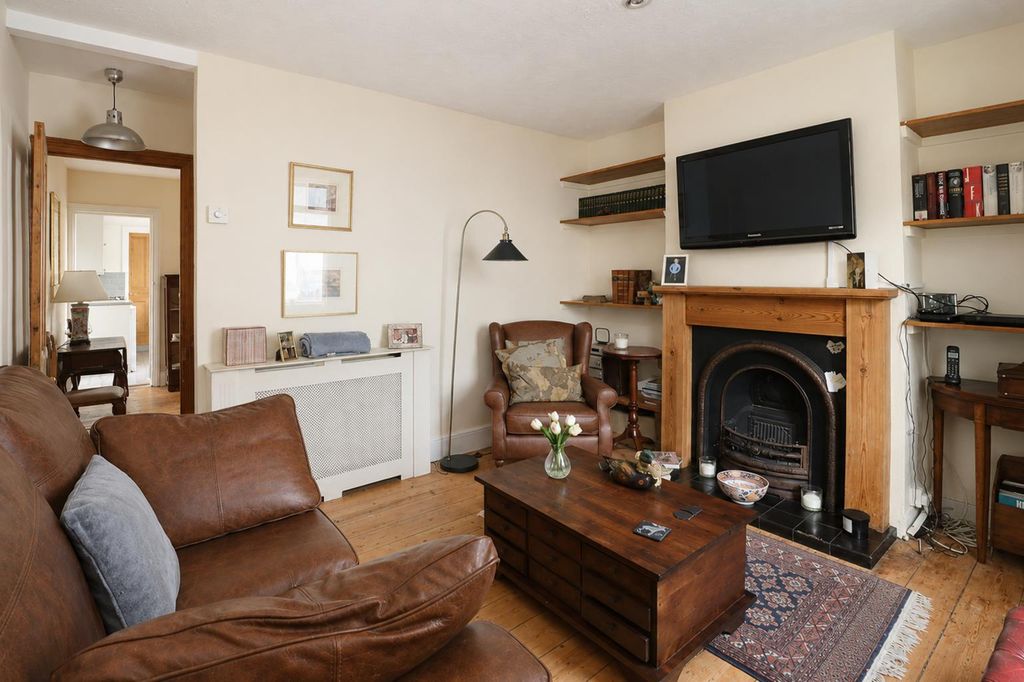 Property photo 3 of 19 Lounge (2).Png