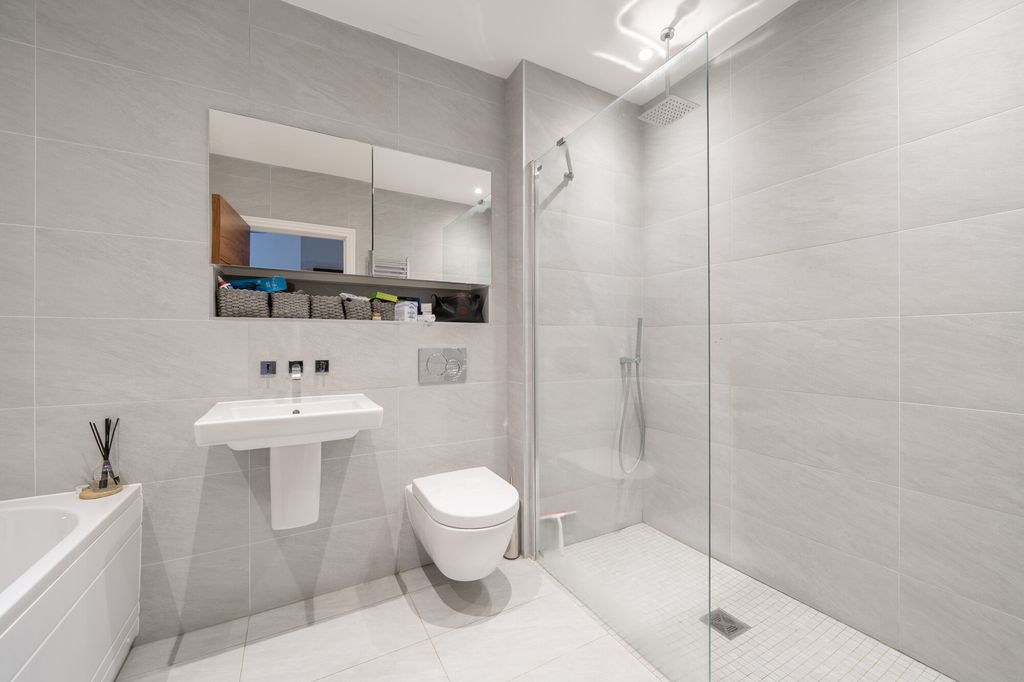 Additional image 6 of 3 bed flat for saleHumphris Place, Cheltenham GL53