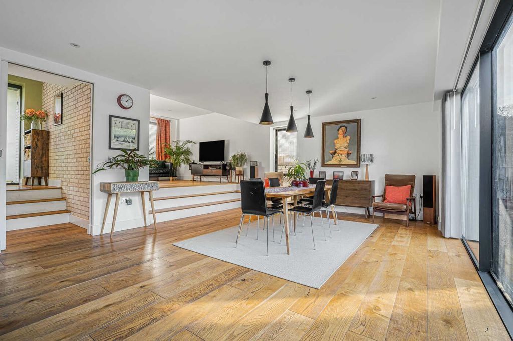 Property photo 3 of 53 Open Plan