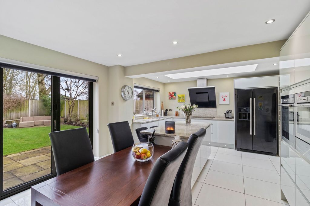 Property photo 3 of 35