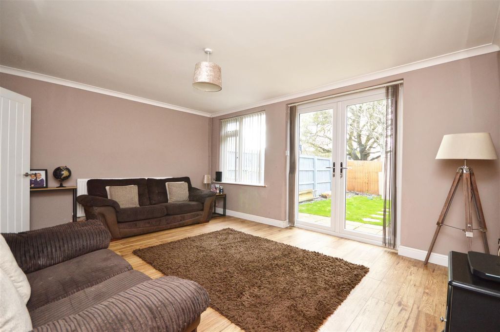 Property photo 2 of 14 Sitting Room