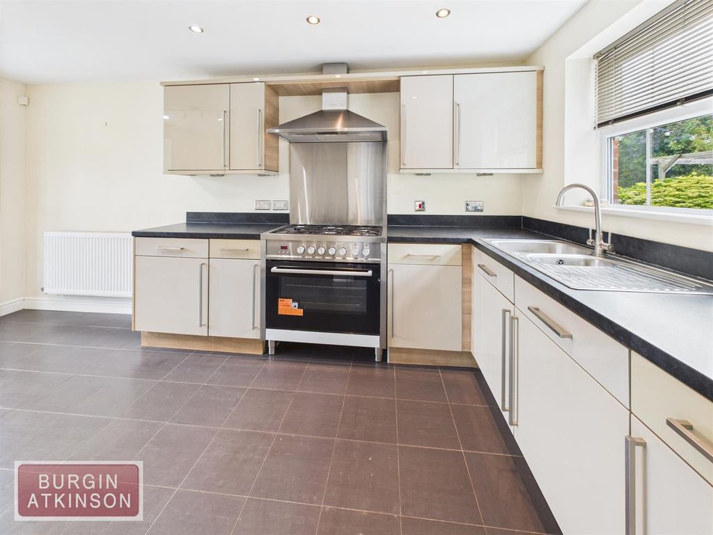 Property photo 3 of 33 Cam01619G0-Pr0152-Still010.Jpg