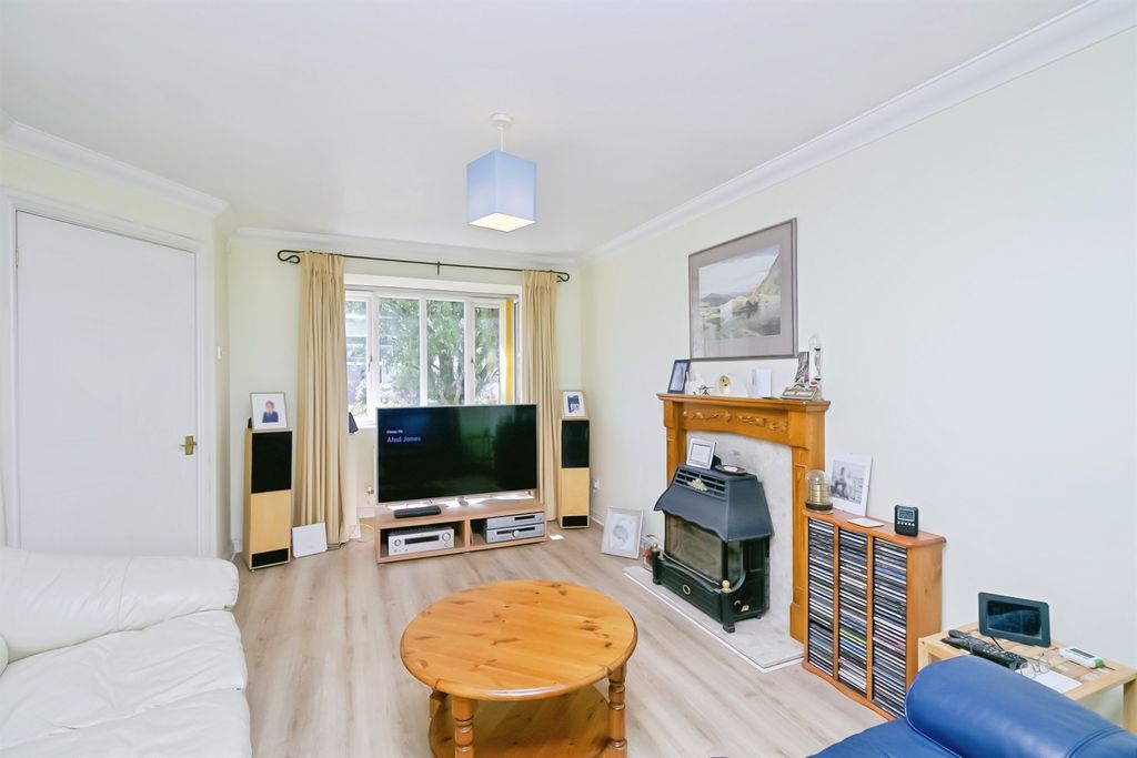Property photo 2 of 21
