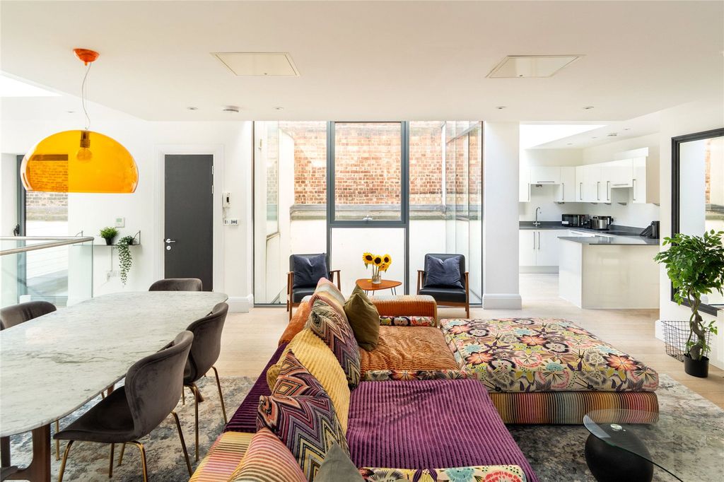 Property photo 1 of 10 Reception