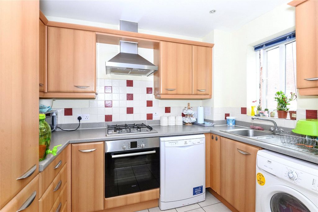 Property photo 2 of 8 Kitchen