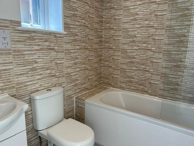 Property photo 2 of 8 Bathroom
