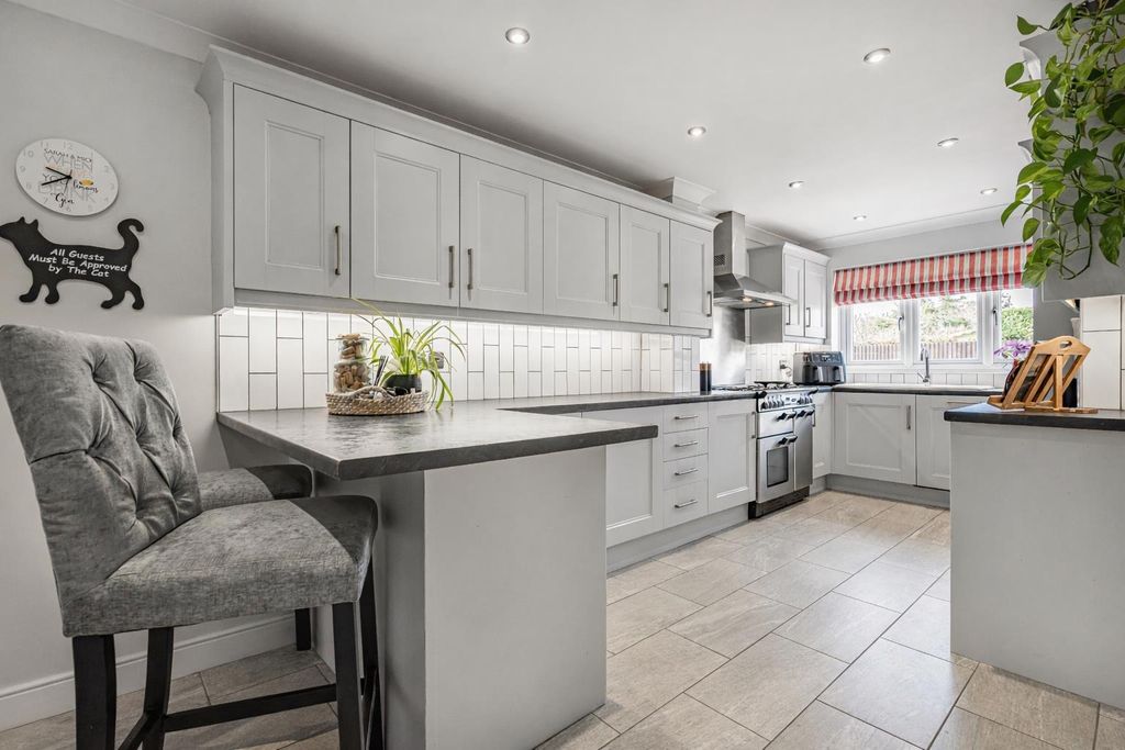 Property photo 2 of 17 Kitchen