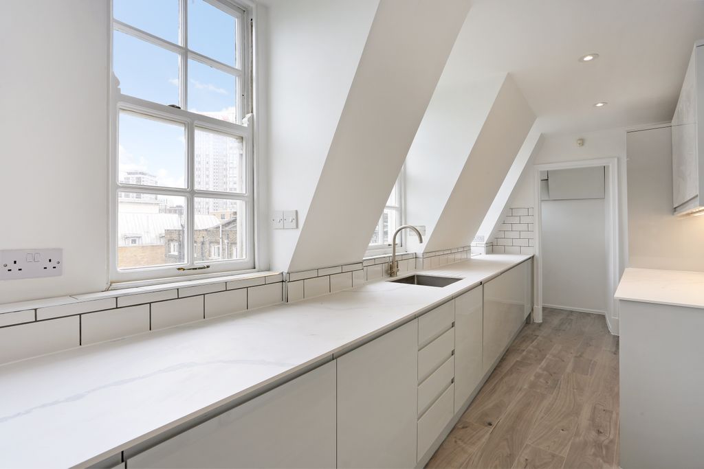 Property photo 3 of 11 Flat 7, Westminster