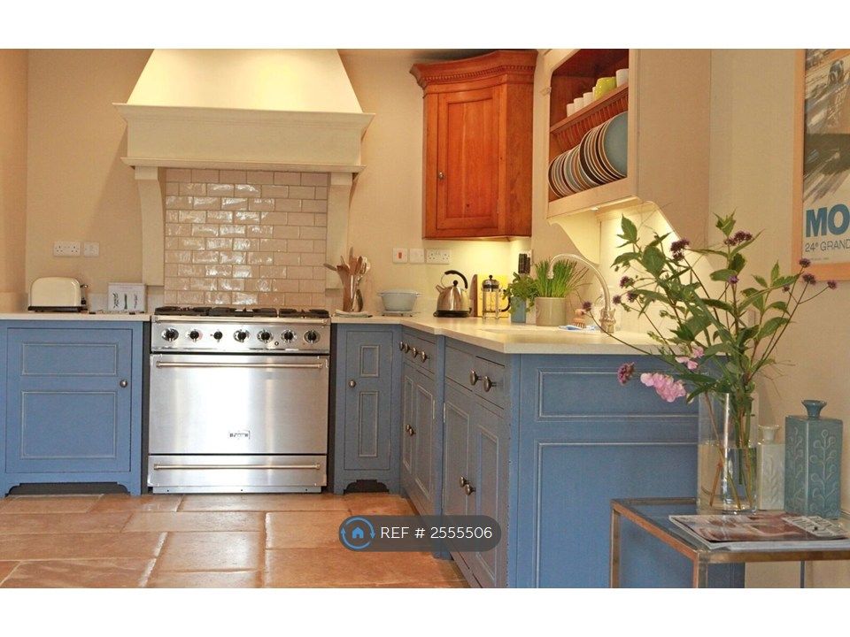 Property photo 2 of 8 Kitchen