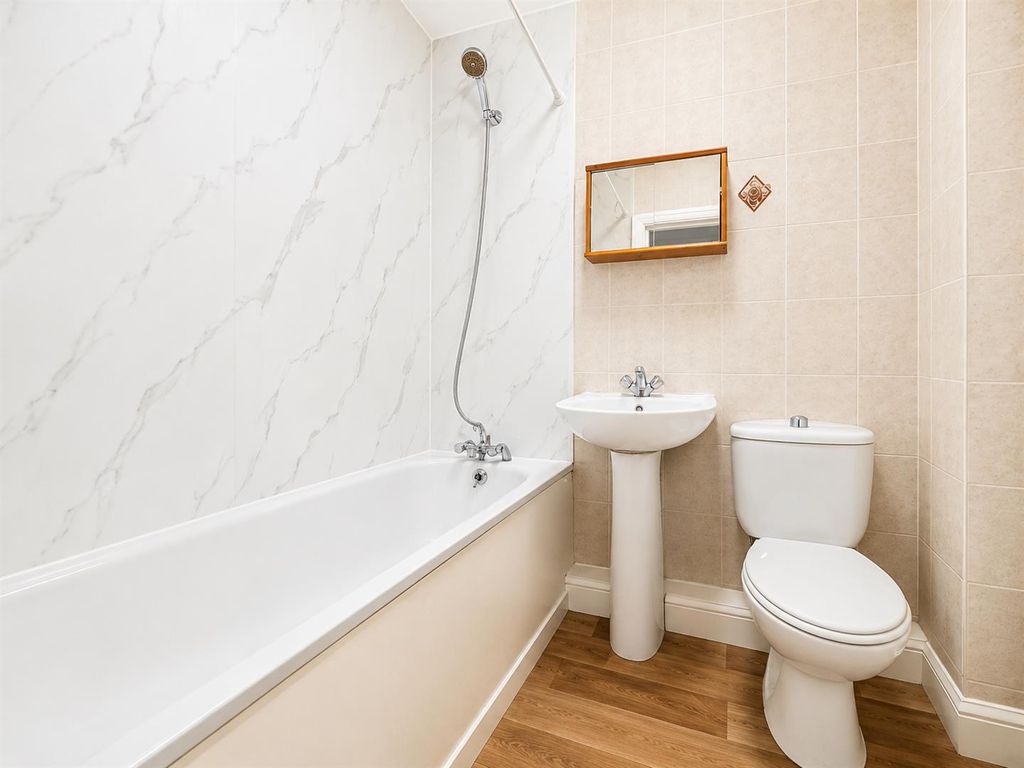 Property photo 3 of 7 Family Bathroom/ WC