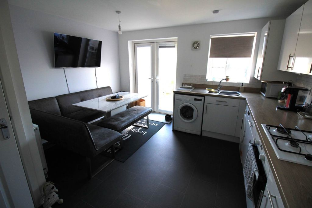 Property photo 2 of 6