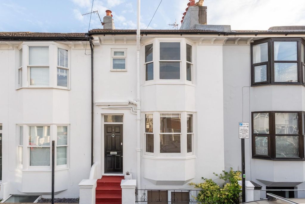 Property photo 1 of 16 Shirley Street-15.Jpg