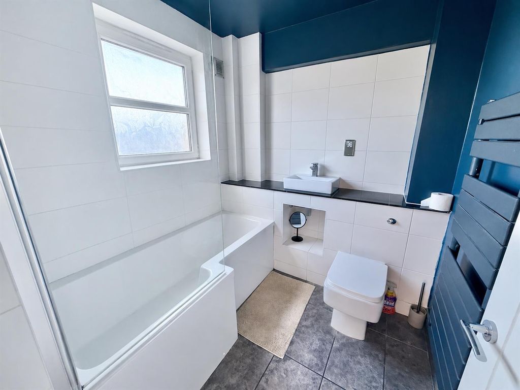Property photo 2 of 6 Bathroom