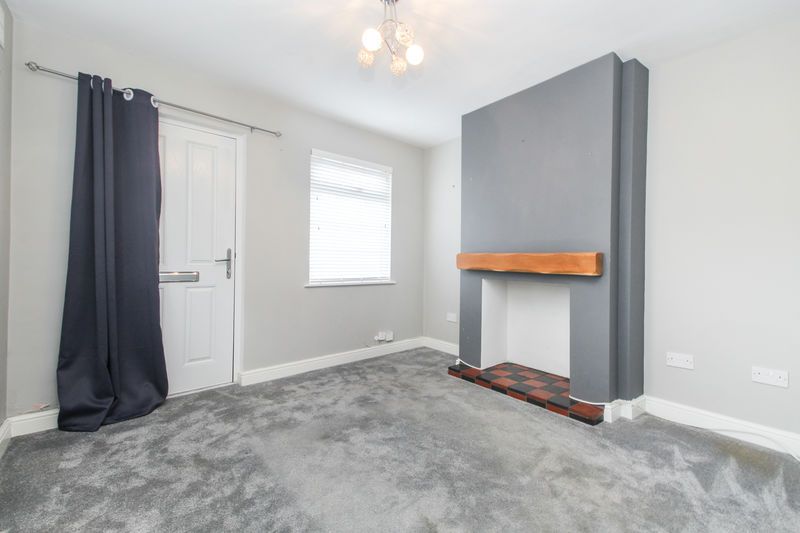 Property photo 2 of 11 Lounge