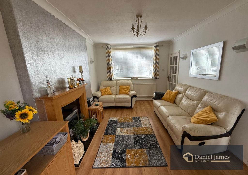 Property photo 3 of 21