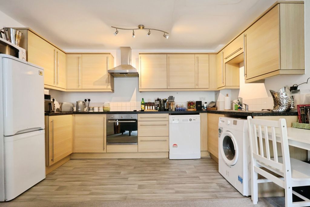 Property photo 2 of 34