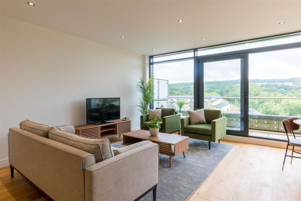 Property photo 3 of 25