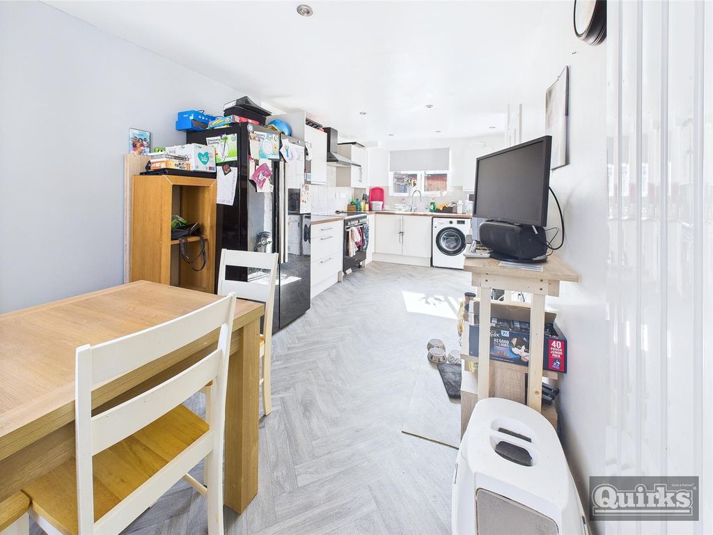 Property photo 3 of 13 Cam02342G0-Pr0091-Still003.Jpg