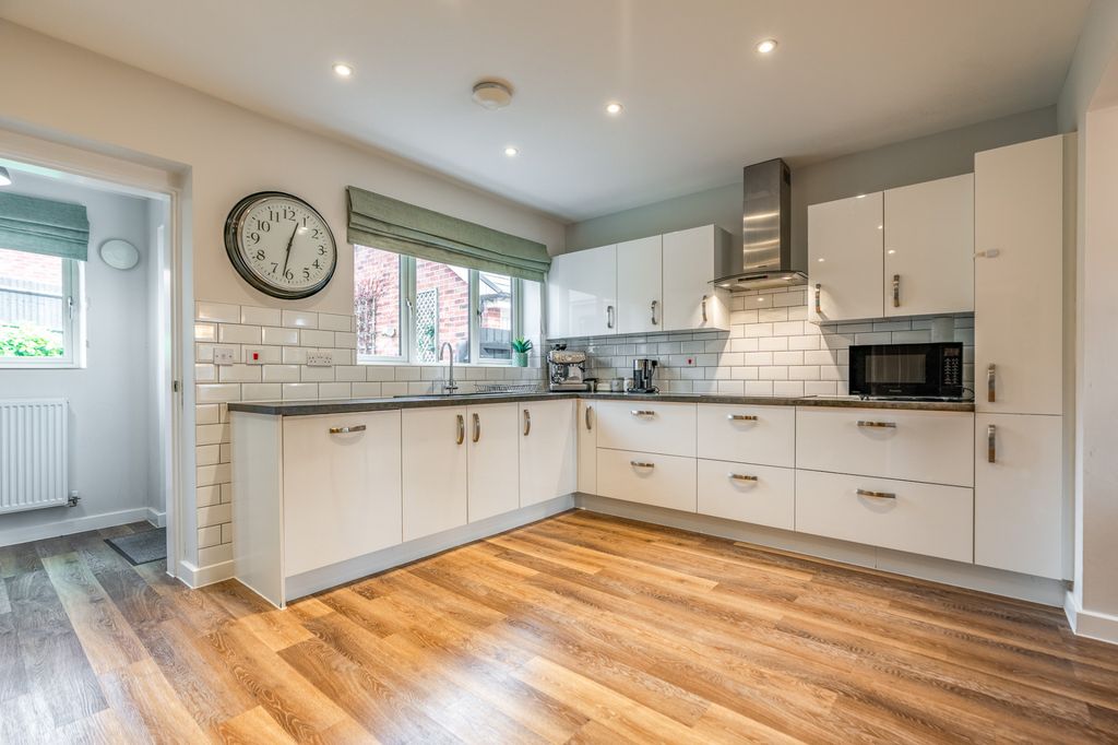 Property photo 2 of 29